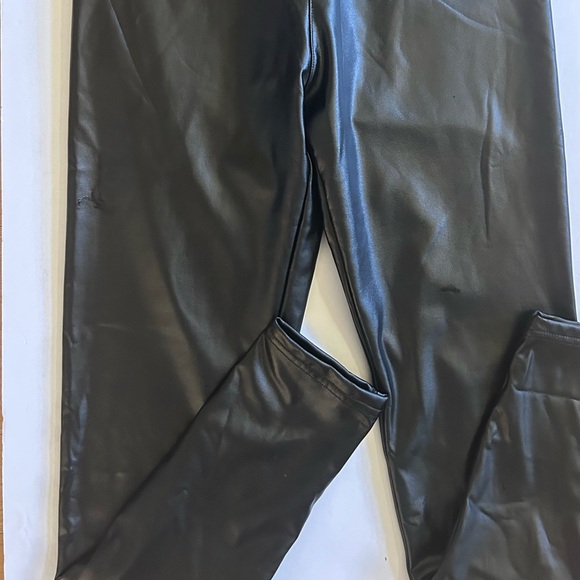 Spanx leggings in black. - Picture 4 of 4